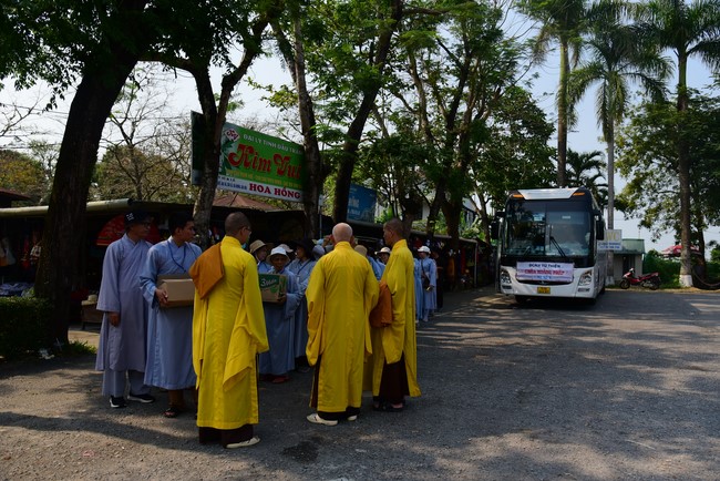 Tham quan và cúng dường chùa Linh Mụ, Huế